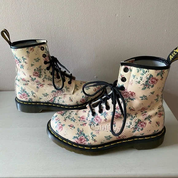 Dr. Martens 1460 Vintage Cream Rose Floral Boots - Picture 5 of 8